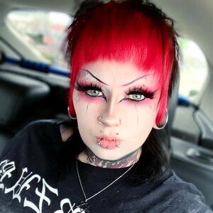 Meet your Posher, Em0cutie🖤